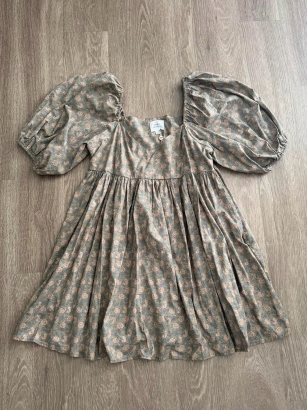 Women’s Puff-Sleeve Floral Dress in Sage Green